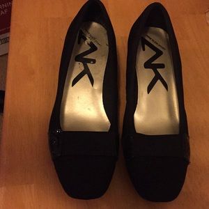 Women’s Black Ann Klein Sport dress shoe. Size 9.